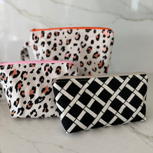 Load image into Gallery viewer, Black Lattice Medium Zipper Bag