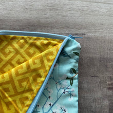 Load image into Gallery viewer, Chinoiserie Lanterns Small Zipper Bag