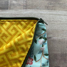 Load image into Gallery viewer, Chinoiserie Lanterns Zipper Bag