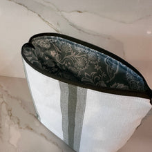 Load image into Gallery viewer, Plateia Sage Stripe Zipper Bags
